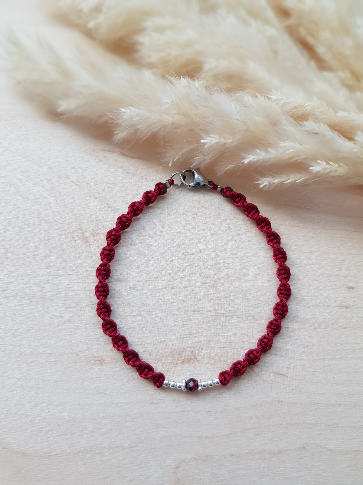 Geknüpftes Armband Granat Silbrig