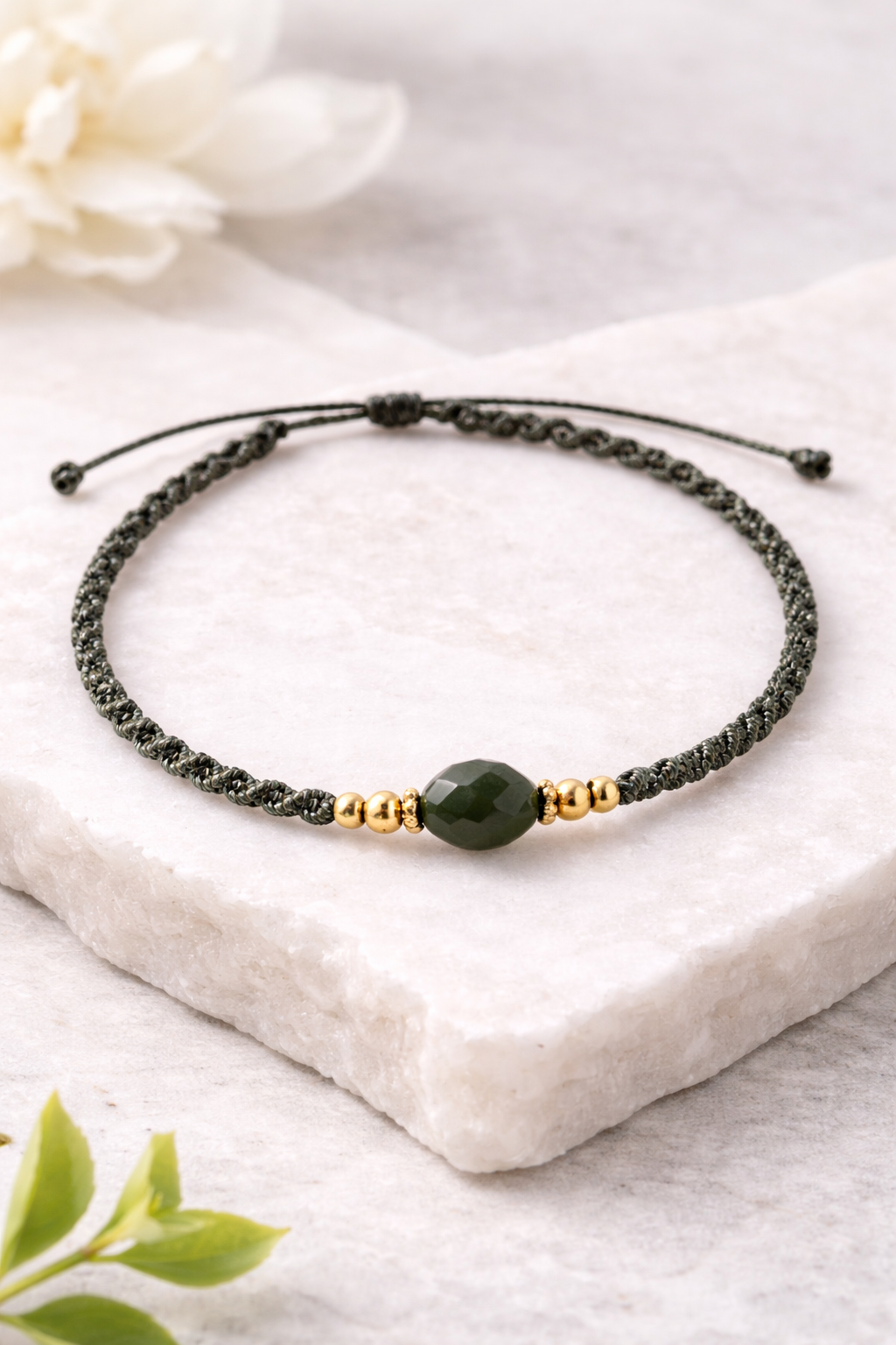 Geknüpftes Armband grüner Jaspis Gold