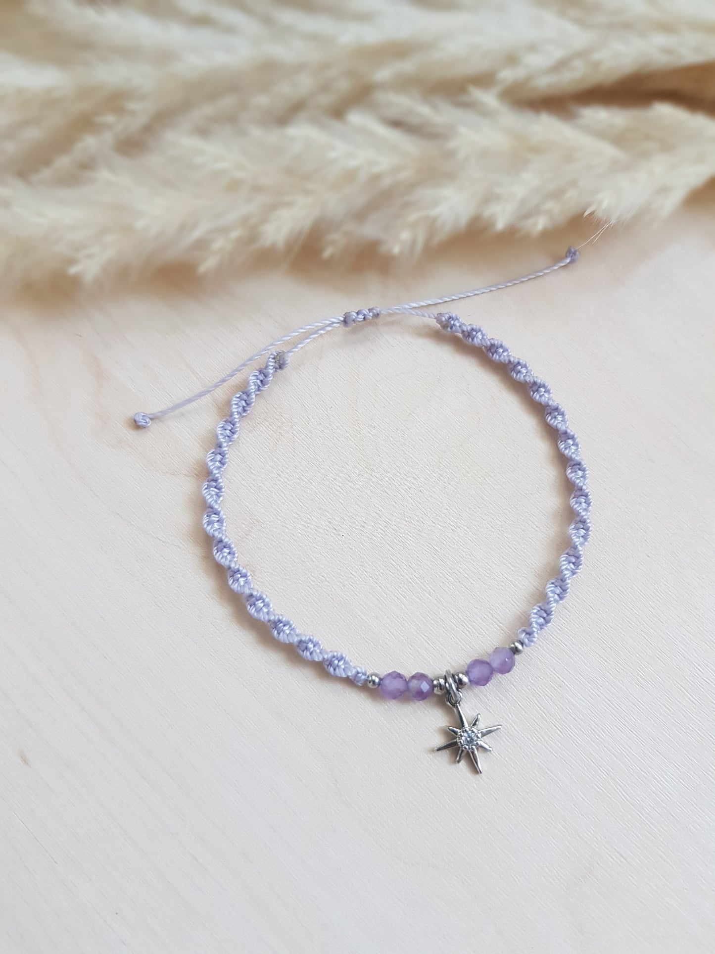 Geknüpftes Kinderarmband Amethyst Stern Silbrig