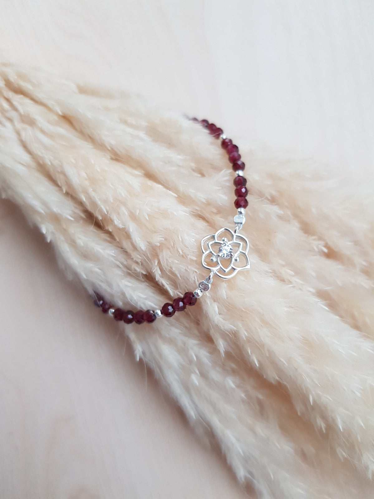 Armband Granat Blume Silbrig