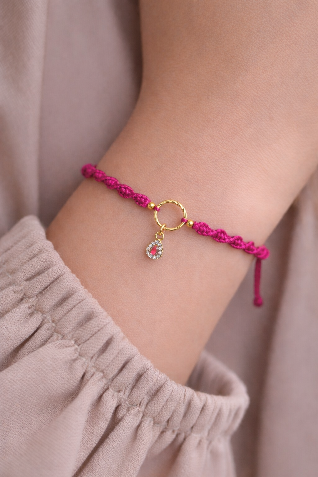 Geknüpftes Armband Gold Strasssteinanhänger Pink