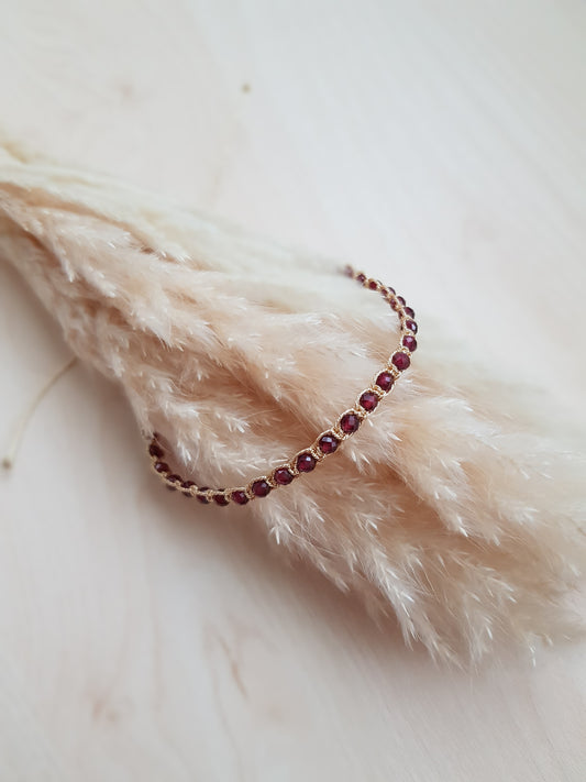 Geknüpftes Armband Granat Goldig