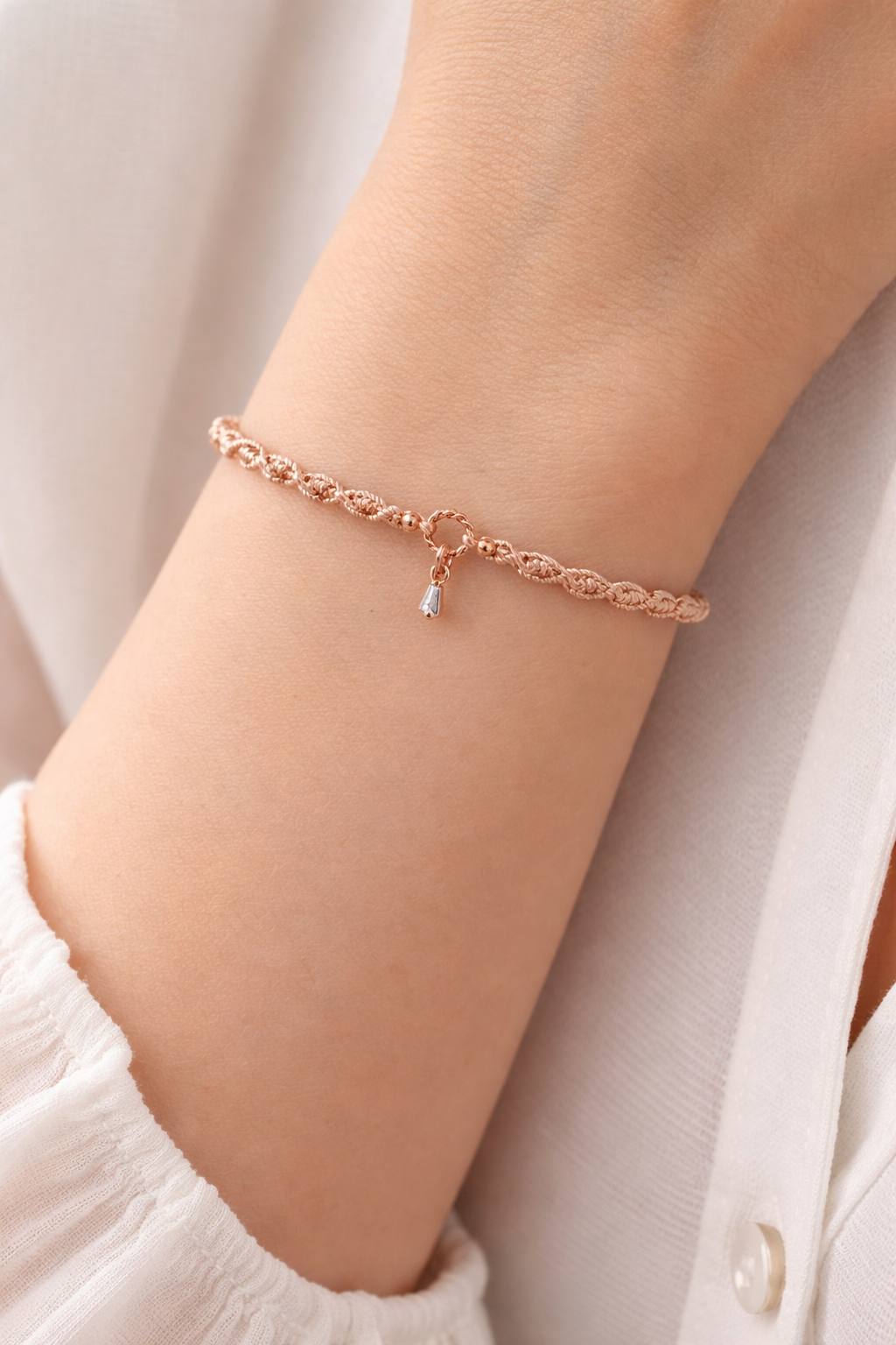 Geknüpftes Armband Roségold Tropfenanhänger