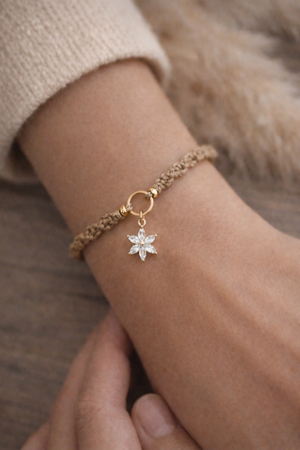 Geknüpftes Armband Blume Gold