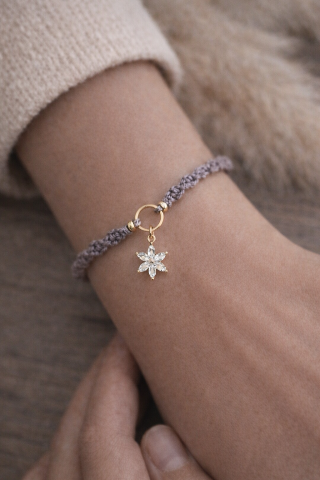 Geknüpftes Armband Blume Gold