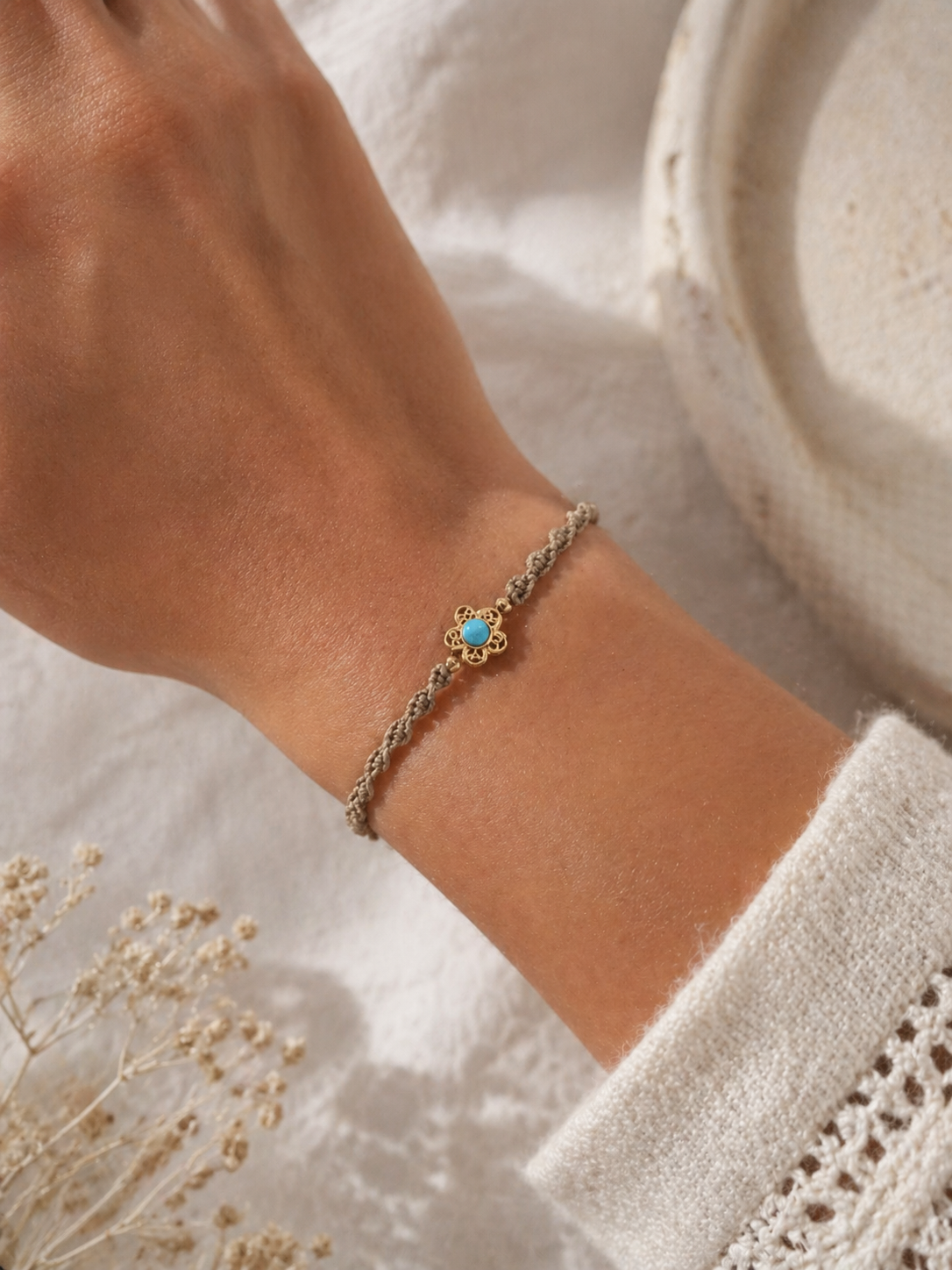Geknüpftes Armband Blümchen Goldig
