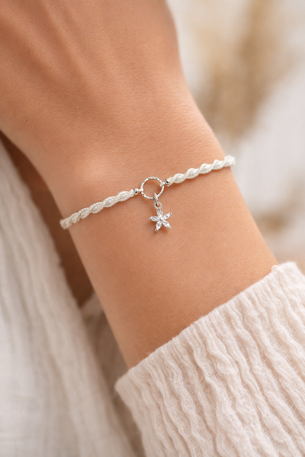 Geknüpftes Armband Blume Silbrig