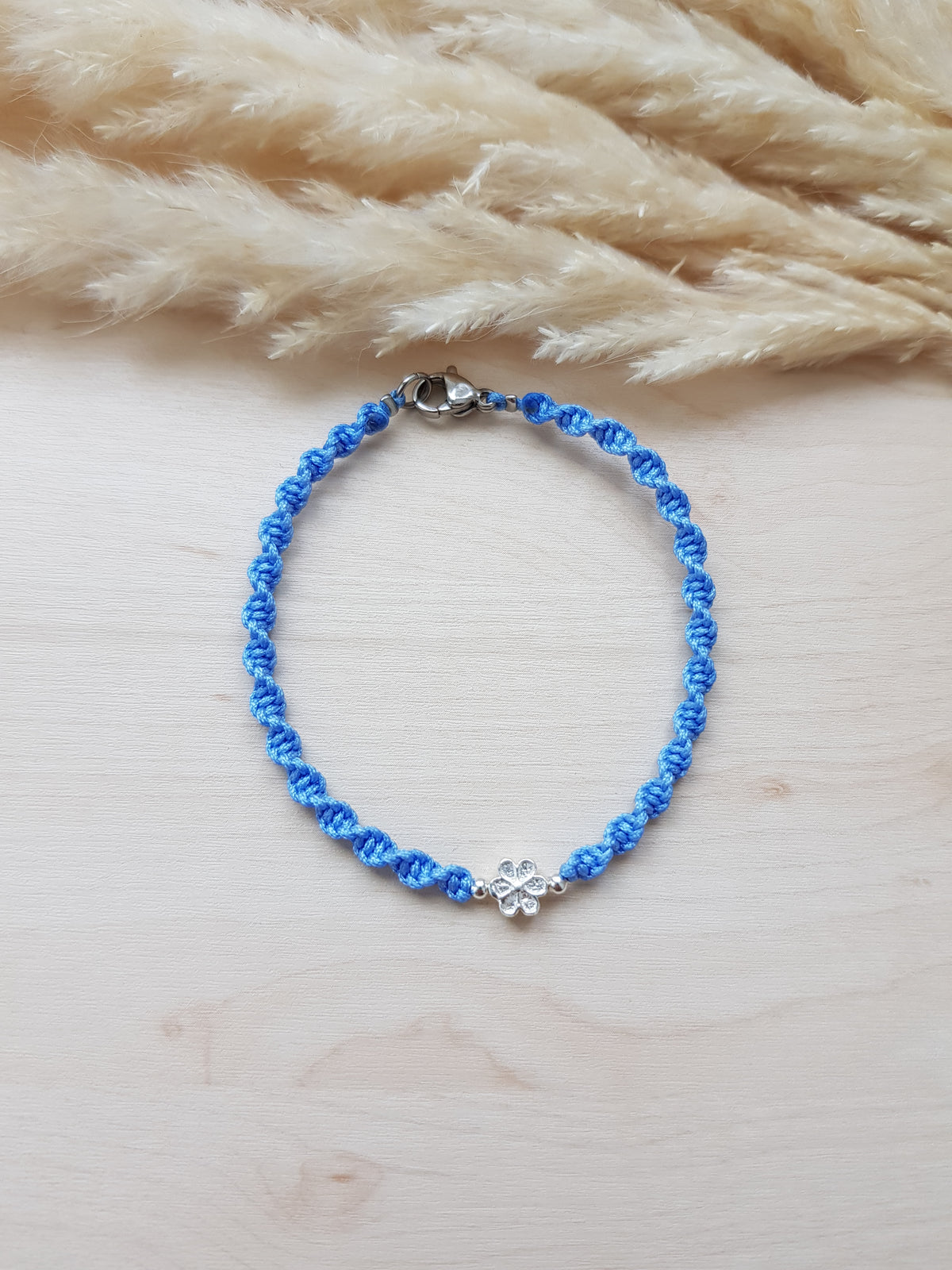 Geknüpftes Armband Blume Silbrig