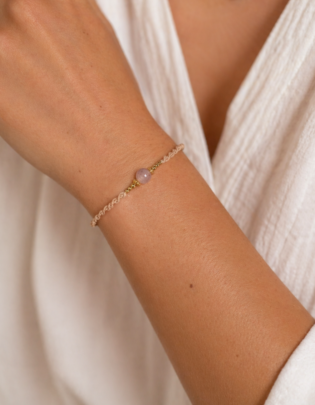 Geknüpftes Armband Erdbeerquarz Goldig
